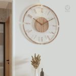 Horloge murale en bois au design élégant