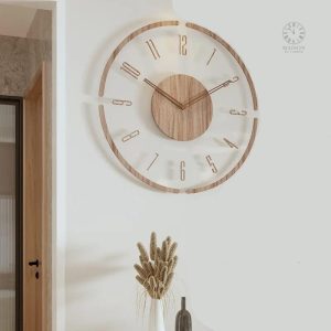 Horloge murale en bois au design élégant