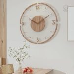 Horloge décorative en bois pour intérieur chaleureux