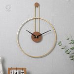 Horloge murale en métal, ambiance vintage