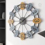 Horloge Murale en Métal avec Style Unique
