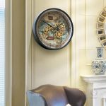Horloge murale avec engrenages décoratifs
