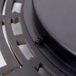 Horloge au design industriel avec mouvement d'engrenages