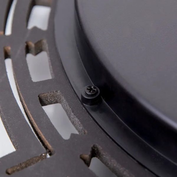 Horloge au design industriel avec mouvement d'engrenages