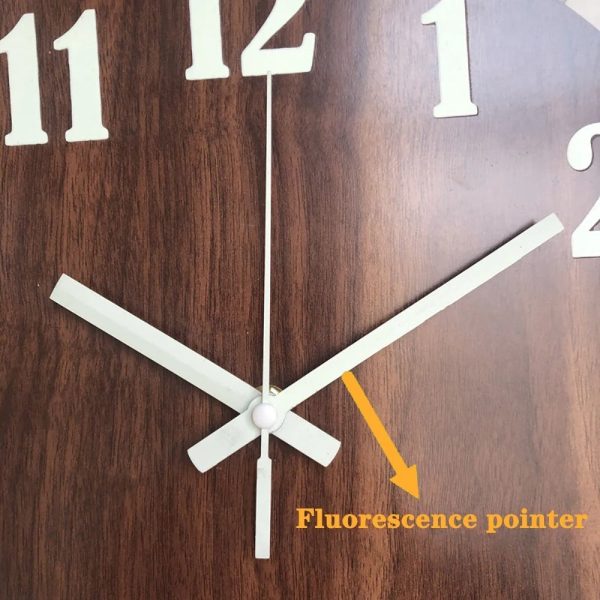 Horloge murale design avec éclairage LED intégré