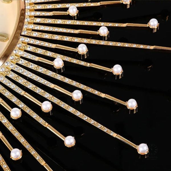 Horloge design murale avec un look luxueux