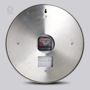 Horloge murale en métal design pour une décoration raffinée