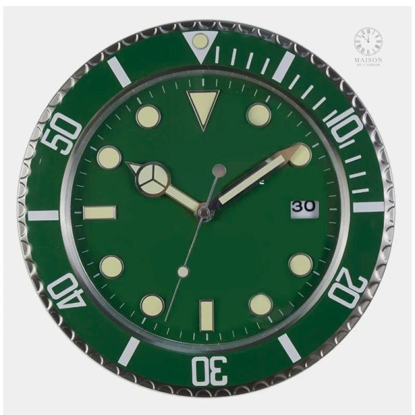 Horloge design murale en métal, un accessoire chic