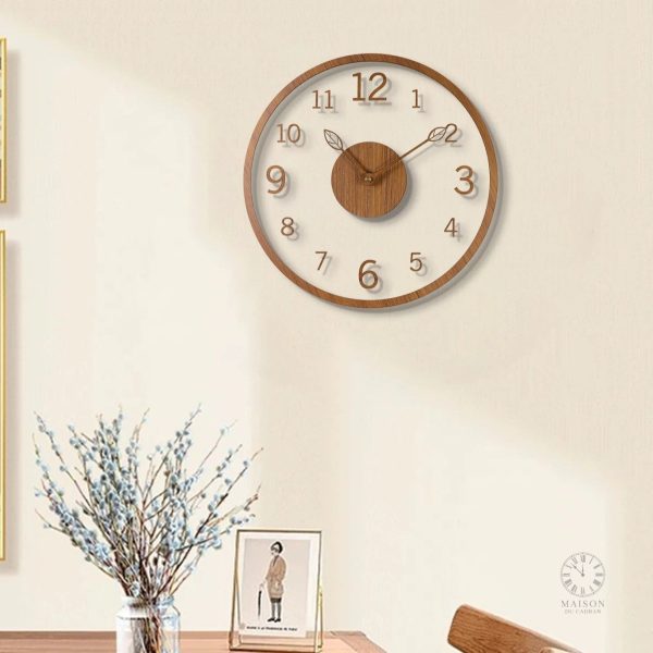 Horloge bois élégante avec un style épuré