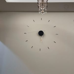 Horloge design épurée pour décoration moderne