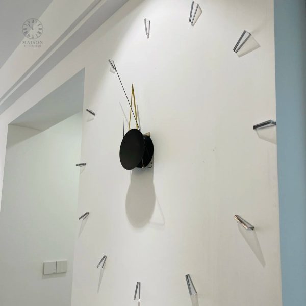 Horloge murale au style minimaliste élégant