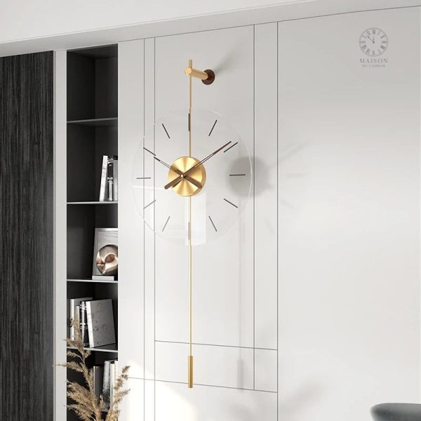 Design épuré d'une horloge dorée moderne