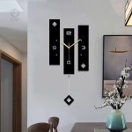 Horloge murale noire moderne au design épuré