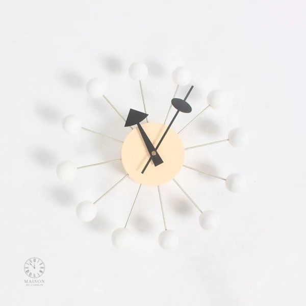 Horloge murale originale avec finition soignée