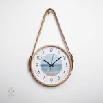 Horloge murale en bois au design élégant