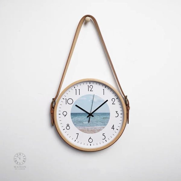 Horloge murale en bois au design élégant