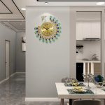 Horloge Paon, design artistique pour un intérieur moderne