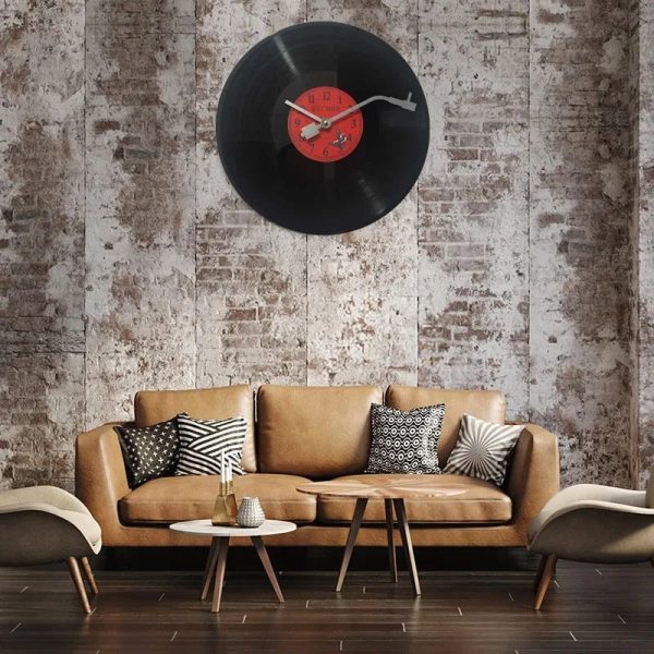 Horloge murale vintage avec chiffres romains classiques