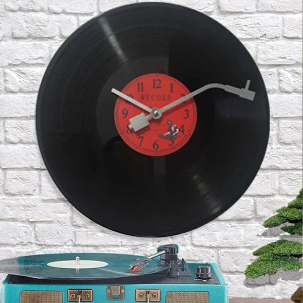 Horloge murale au design inspiré des années passées