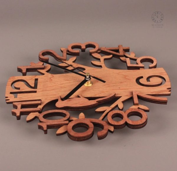 Horloge au format mural, mélange de rusticité et modernité