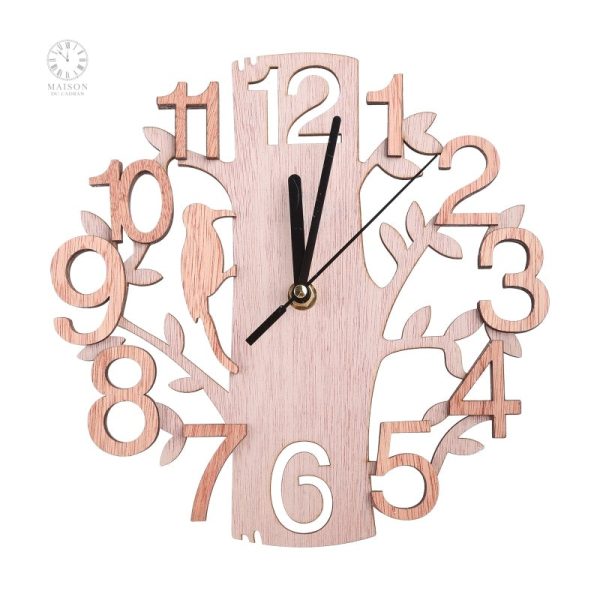 Horloge scandinave en bois avec une finition rustique