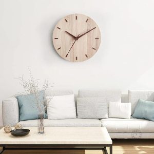 Horloge murale scandinave avec aiguilles stylées