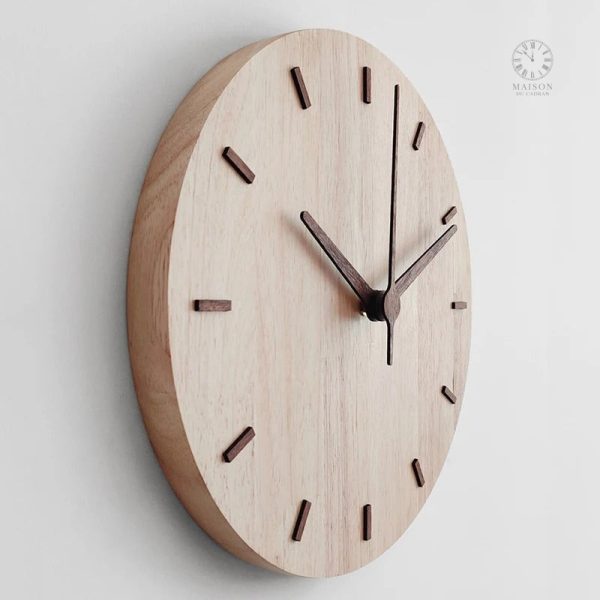Horloge scandinave décorative pour un intérieur moderne