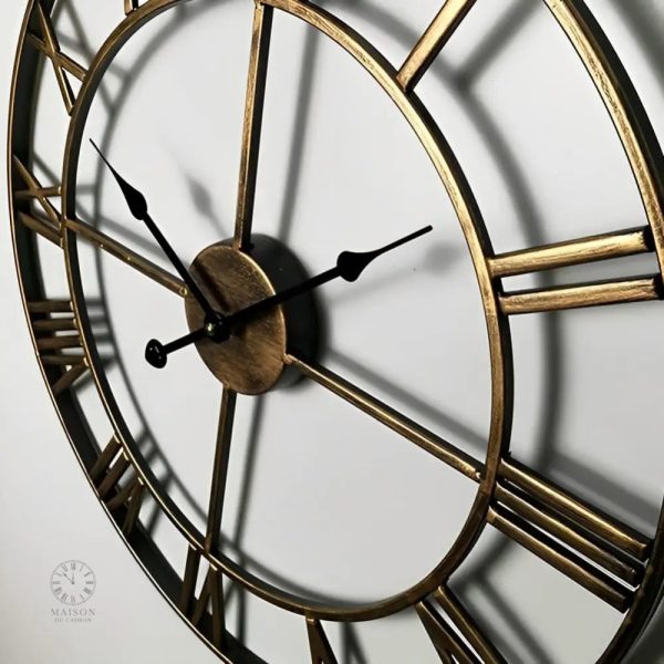 Horloge murale industrielle en métal noir