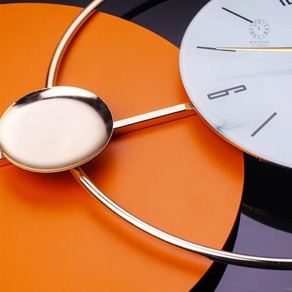 Horloge murale élégante pour un intérieur sophistiqué