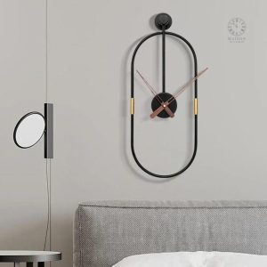 Horloge murale noire au design minimaliste et chic