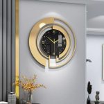 Horloge noire et dorée élégante pour décoration intérieure