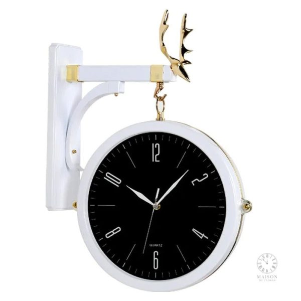 Horloge murale noire au style luxueux, ajout de caractère