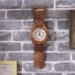 Horloge en bois originale au design unique
