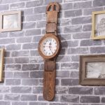 Horloge murale en bois au style moderne