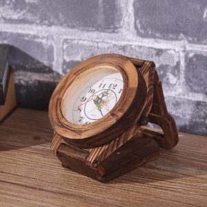 Horloge en bois avec finitions artisanales