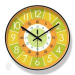 Horloge enfant avec chiffres colorés pour faciliter la lecture
