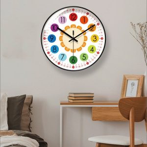 Horloge enfantine colorée pour l'apprentissage du temps