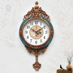 Horloge pendule ancienne en bois sculpté