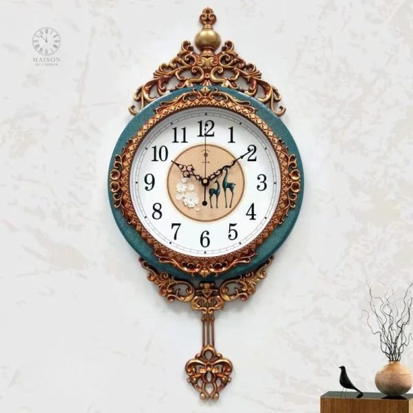 horloge-pendule-ancienne-1 Horloge pendule ancienne en bois sculpté