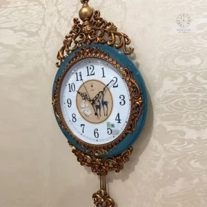 Horloge décorative avec mécanisme traditionnel