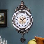 Horloge antique, design intemporel et charmant