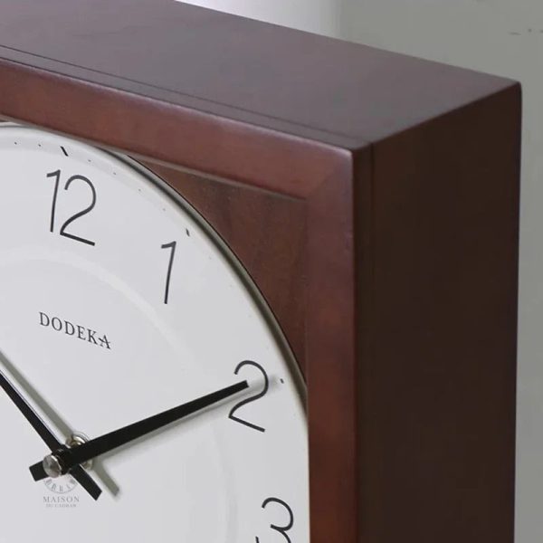 Horloge en bois design moderne