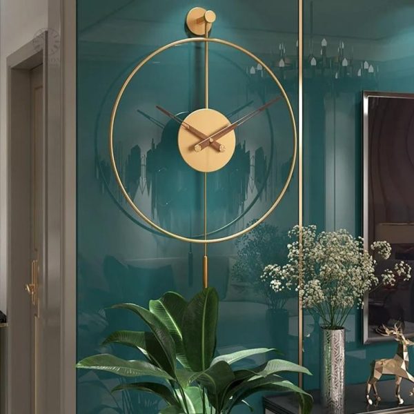 Pendule murale classique avec chiffres romains décoratifs