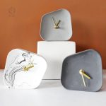 Horloge de bureau au design épuré pour une décoration stylée