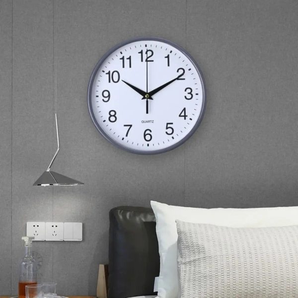 Horloge Quartz blanche élégante et moderne