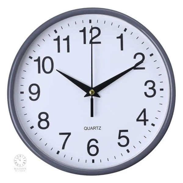 Horloge blanche au design épuré et contemporain