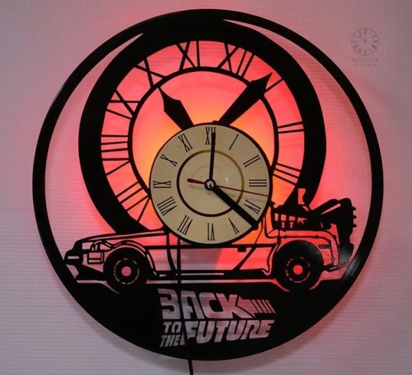 Horloge noire inspirée de Retour Vers Le Futur