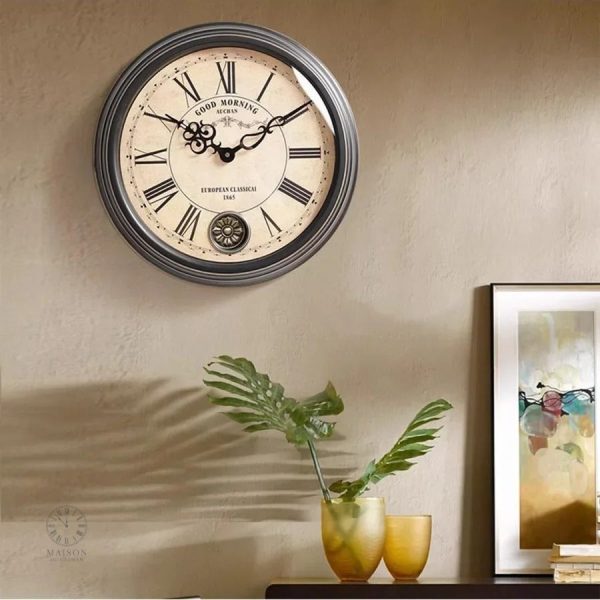 horloge-retro-1-1 Horloge rétro avec chiffres romains élégants