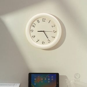 Horloge murale avec look rétro unique