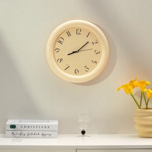 Horloge murale originale au design nostalgique